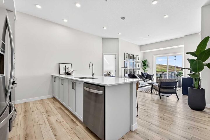 Property Photo: 255 Les Jardins Park SE 410 AB T2C 5W9