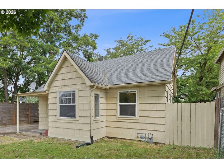 Property Photo: 8305 SE Rhone St OR 97266