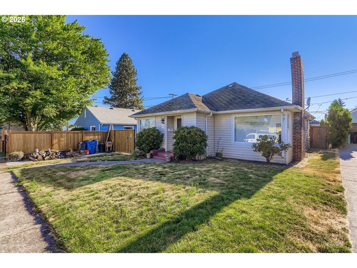 Property Photo: 1004 Z St WA 98661