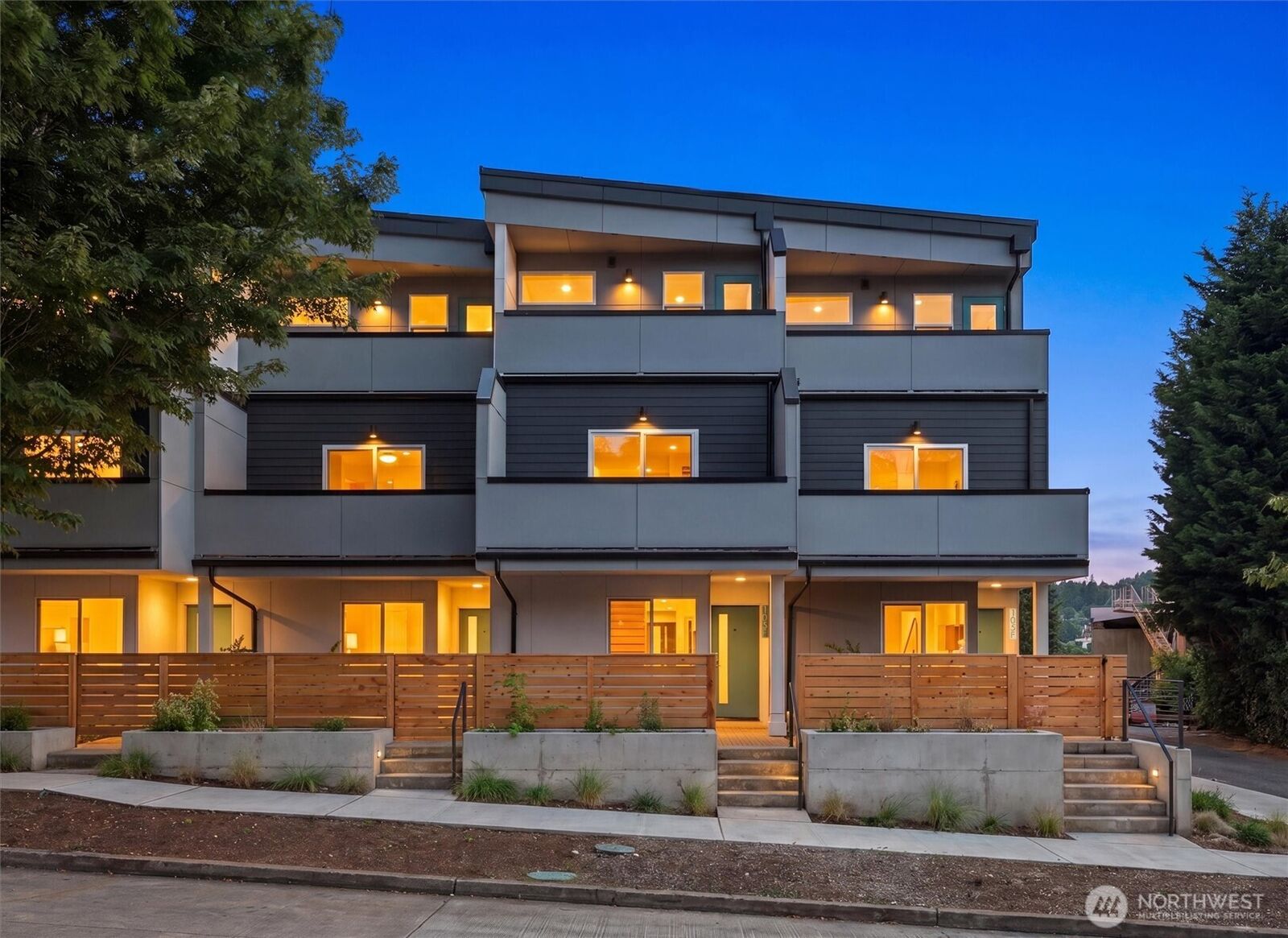 Property Photo:  105 NW 39 Th Street E  WA 98107 