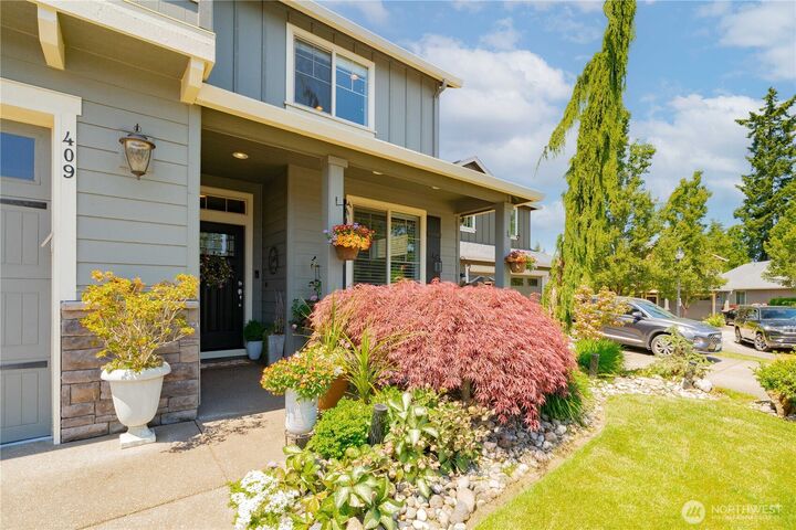 Property Photo: 409 N 43rd Court WA 98642