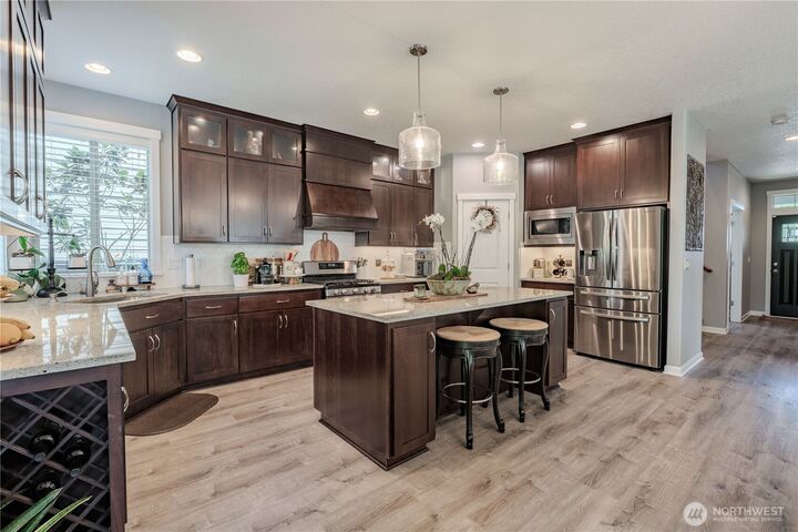 Property Photo: 409 N 43rd Court WA 98642