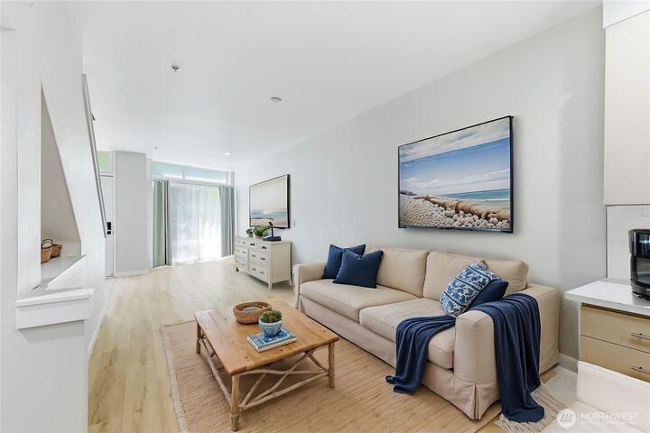 Property Photo:  15200 NE 81st Way 106  WA 98052 
