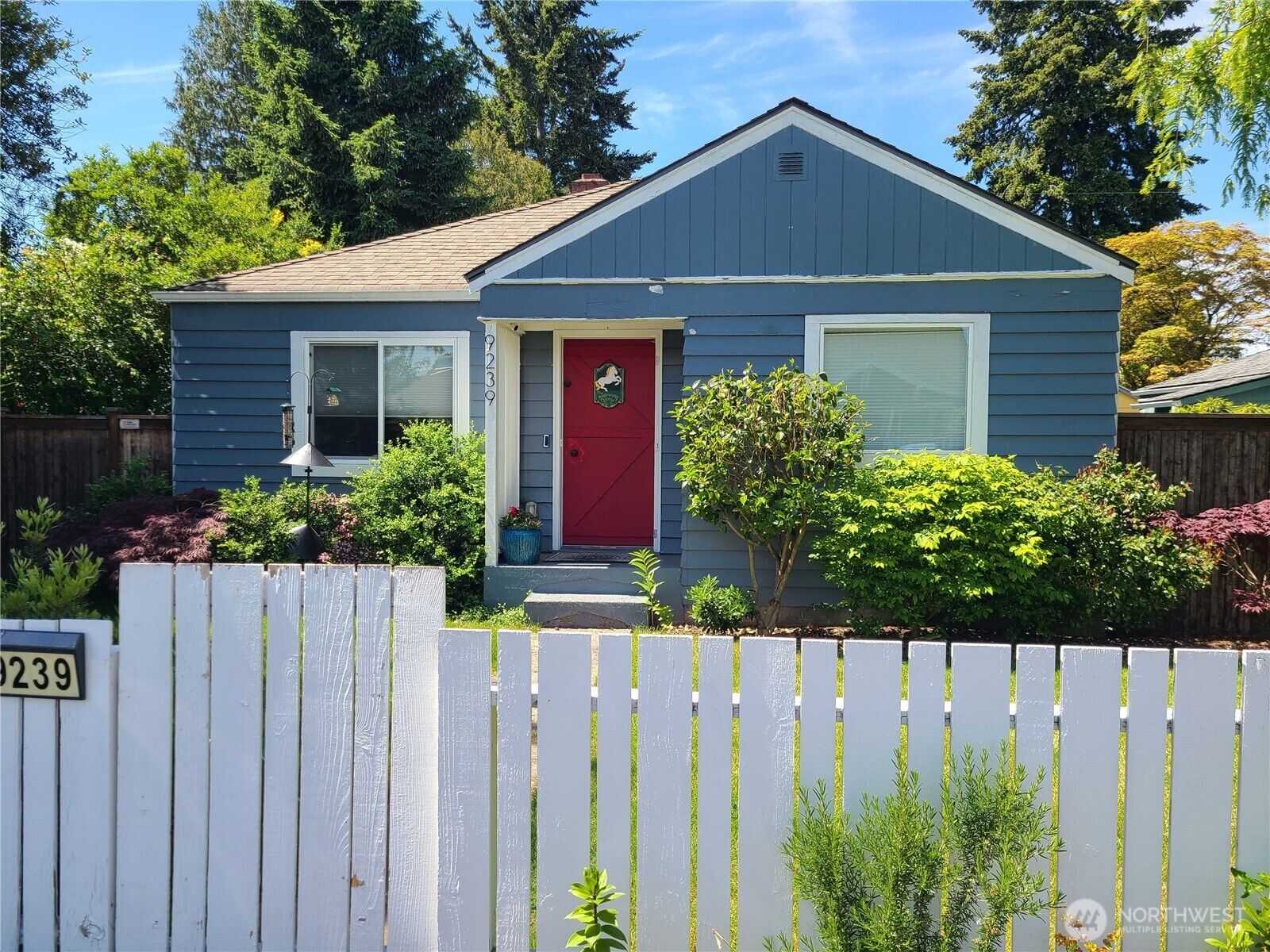 Property Photo: 9239 Dayton Avenue N WA 98103
