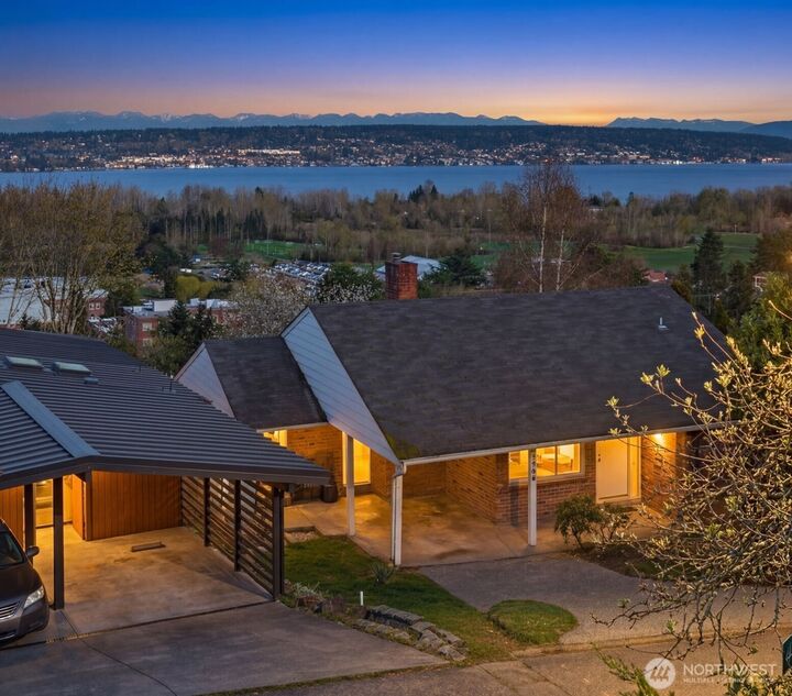 Property Photo:  7508  56th Avenue NE  WA 98115 