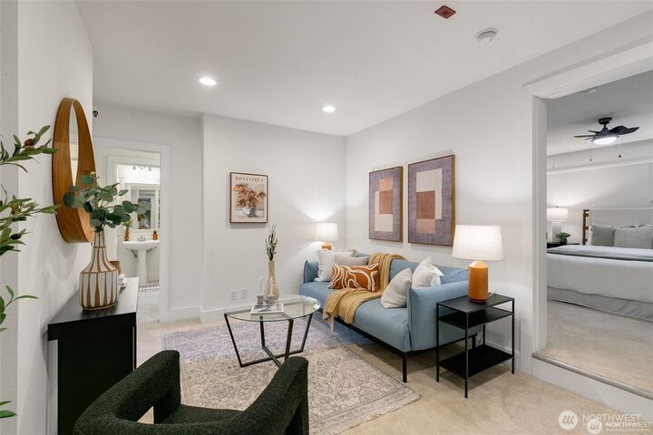 Property Photo:  117  John Street 9  WA 98109 