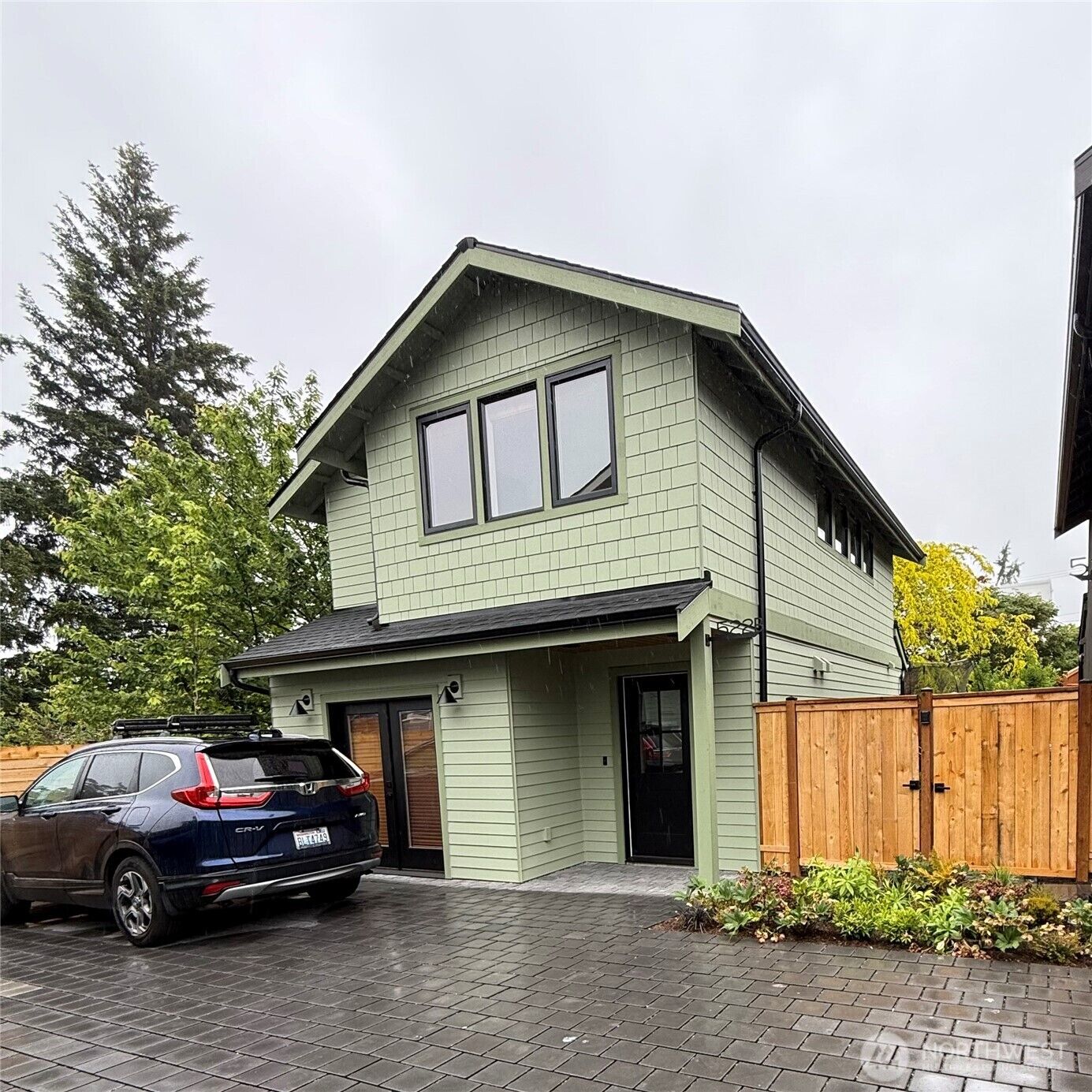 Property Photo: 522 NE 89th Street B WA 98115