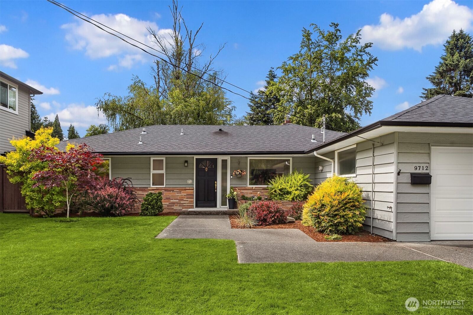 Property Photo:  9712 SE 41st  WA 98040 
