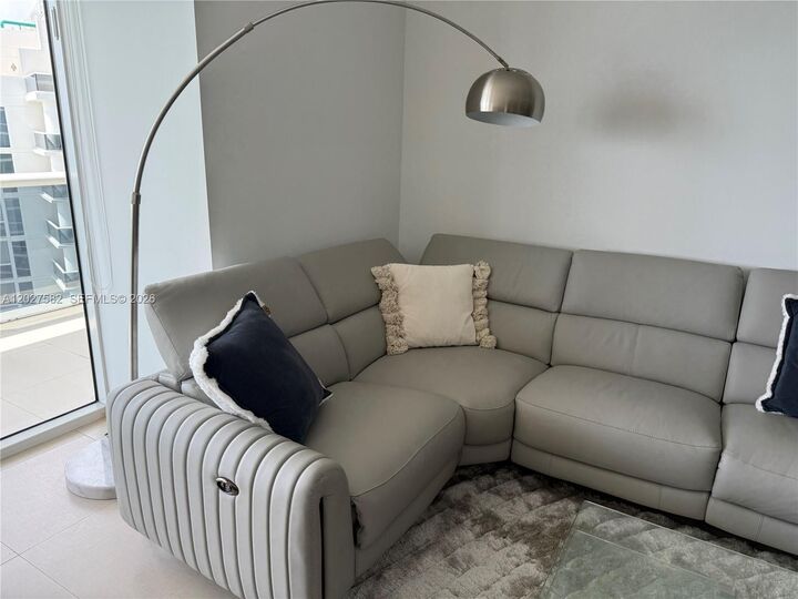 Property Photo:  1830 S Ocean Dr 4404  FL 33009 