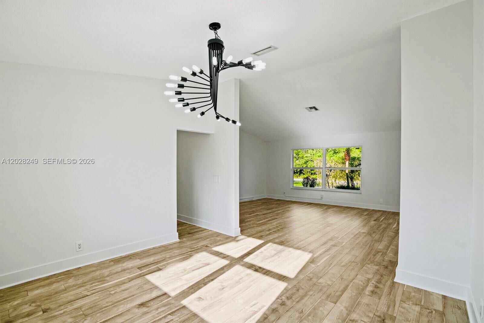 Property Photo:  417 SE 4th St  FL 33004 