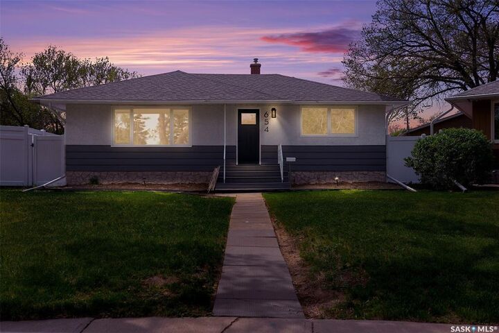 Photo de la propriété: 654 Aberdeen Crescent SK S4T 6A9