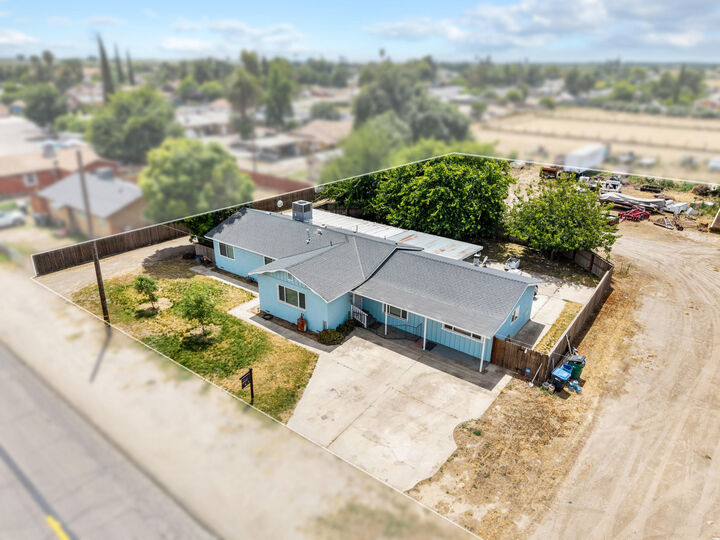 Property Photo:  16855 Road 168  CA 93274 
