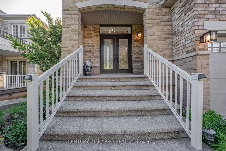 Property Photo:  1109 Kestell Boulevard  ON L6H 7M5 