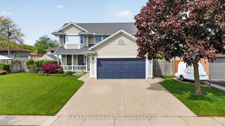 Property Photo: 149 Green Pointe Drive ON L3C 6Y7
