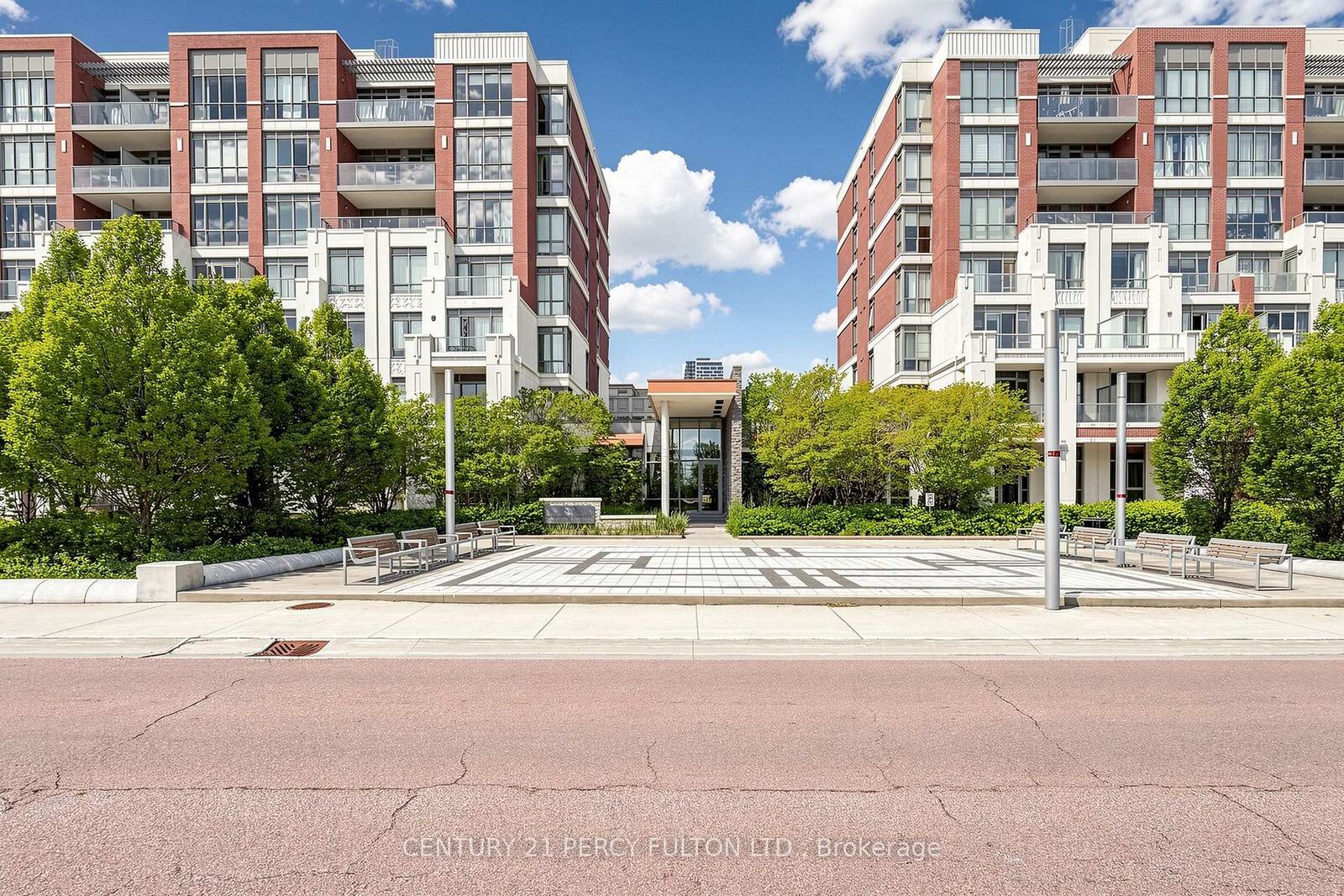 Property Photo: 57 Upper Duke Crescent 102 ON L6G 0B9