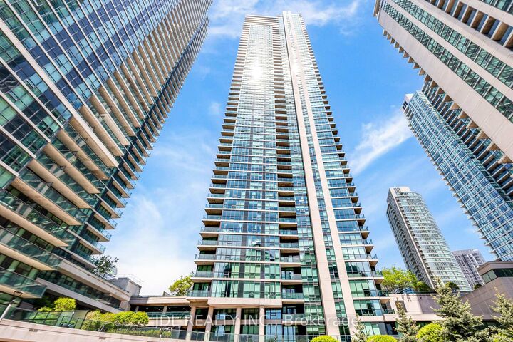 Property Photo: 16 Harbour Street 4006 ON M5J 2Z7