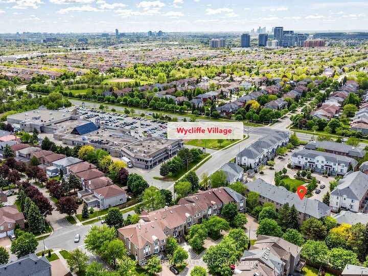 Property Photo: 9133 Bayview Avenue 12 ON L4B 4C5