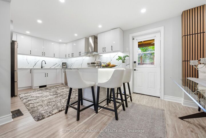 20 Brock Street E — photo 1