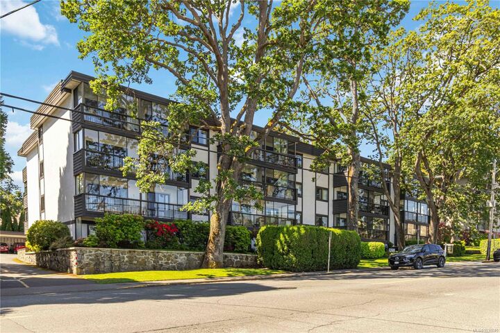 Property Photo: 1665 Oak Bay Ave #203 BC V8R 1B5
