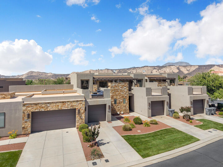 Property Photo:  1676 W Escapes Dr  UT 84770 