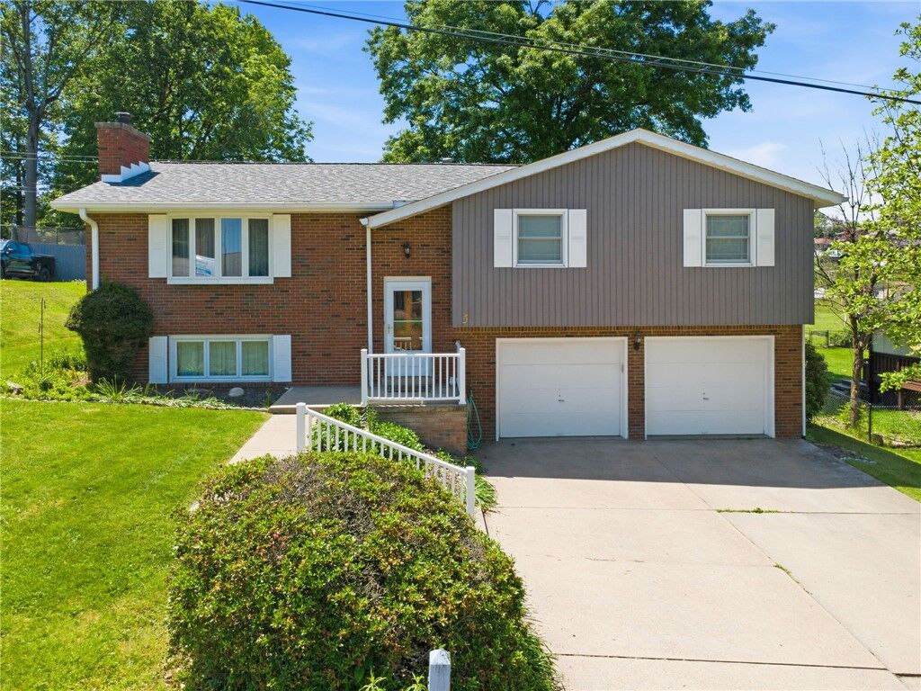 Property Photo:  5 Waverly Dr  PA 15601 