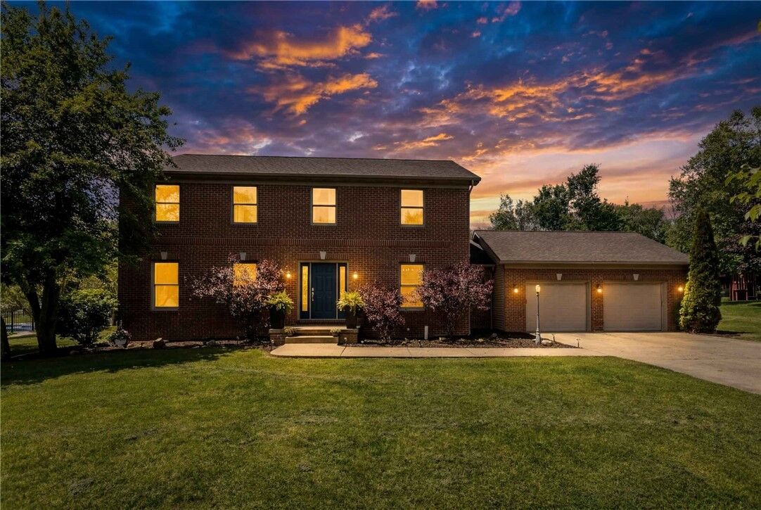 Property Photo:  7 Carriage Ln  PA 16127 