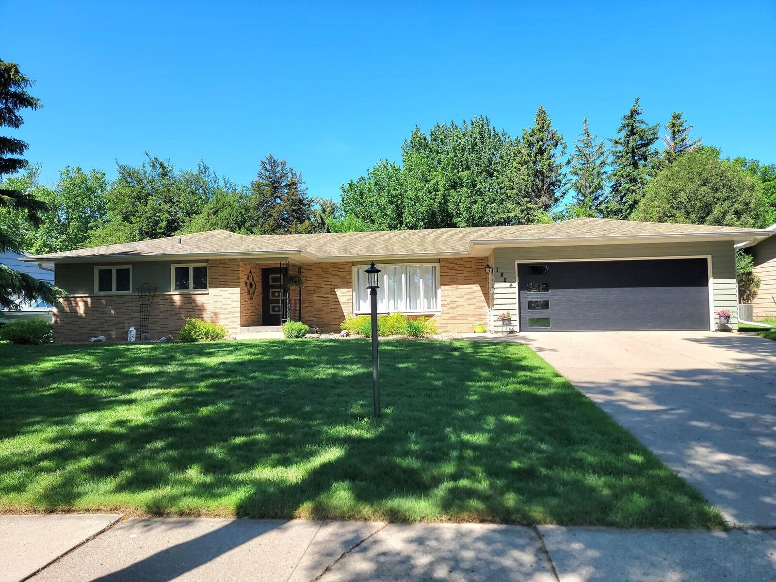 Property Photo:  1824 Eisenhower Circle  SD 57401 