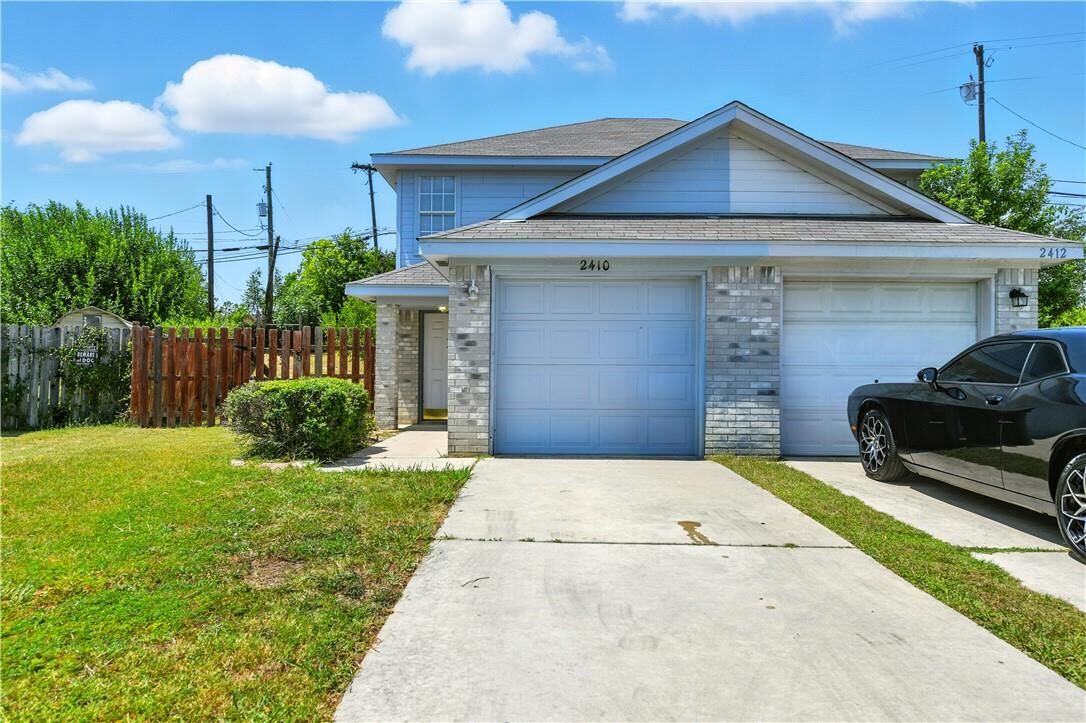 Property Photo: 2410 Royal Crest Circle TX 76549