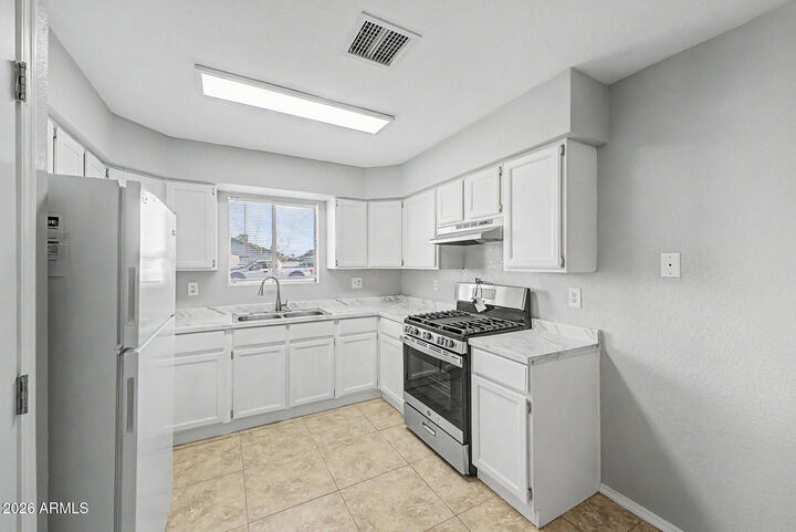 Property Photo: 702 W 12th Street AZ 85122