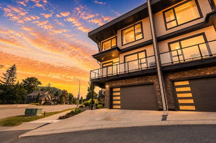 Property Photo: 35706 Marshall Road 14 BC V3G 0J3