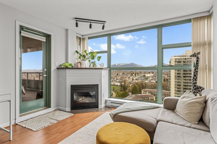 Property Photo: 4398 Buchanan Street 2105 BC V5C 6R7