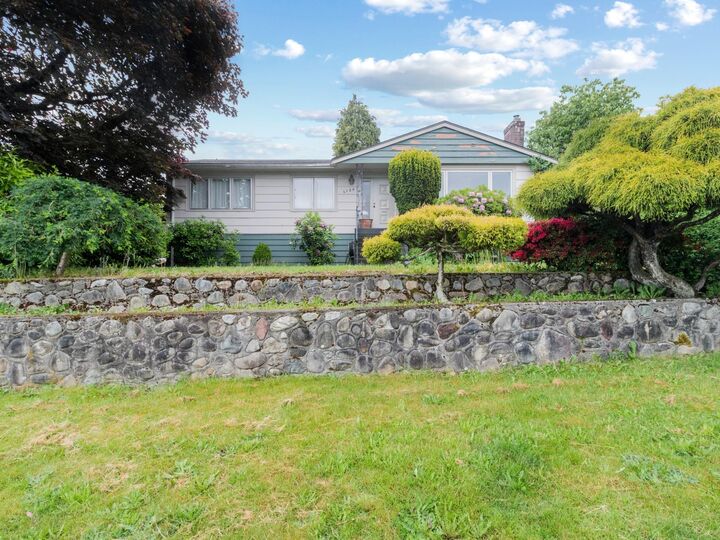 4156 Castlewood Crescent — photo 1