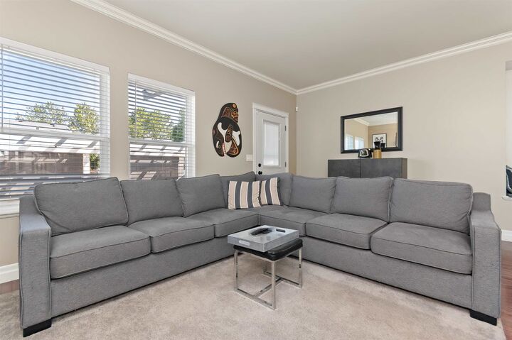 Property Photo: 34609 7 Avenue BC V2S 8P4