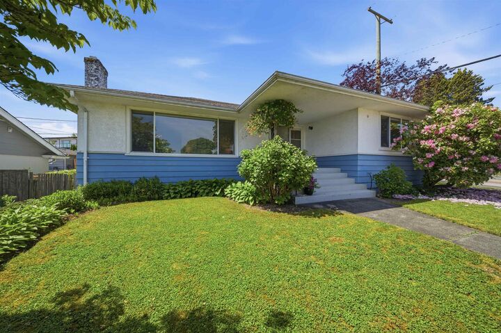 Property Photo:  937 Chestnut Street  BC V3L 4N4 
