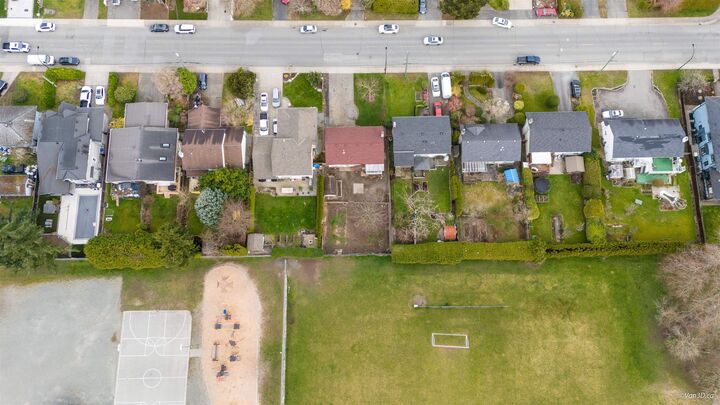 Property Photo: 15894 Thrift Avenue BC V4B 2M8