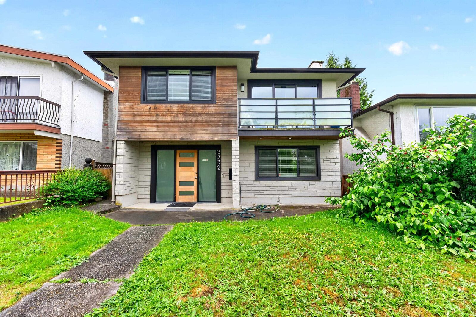 Property Photo: 2532 E 24th Avenue BC V5R 1C9