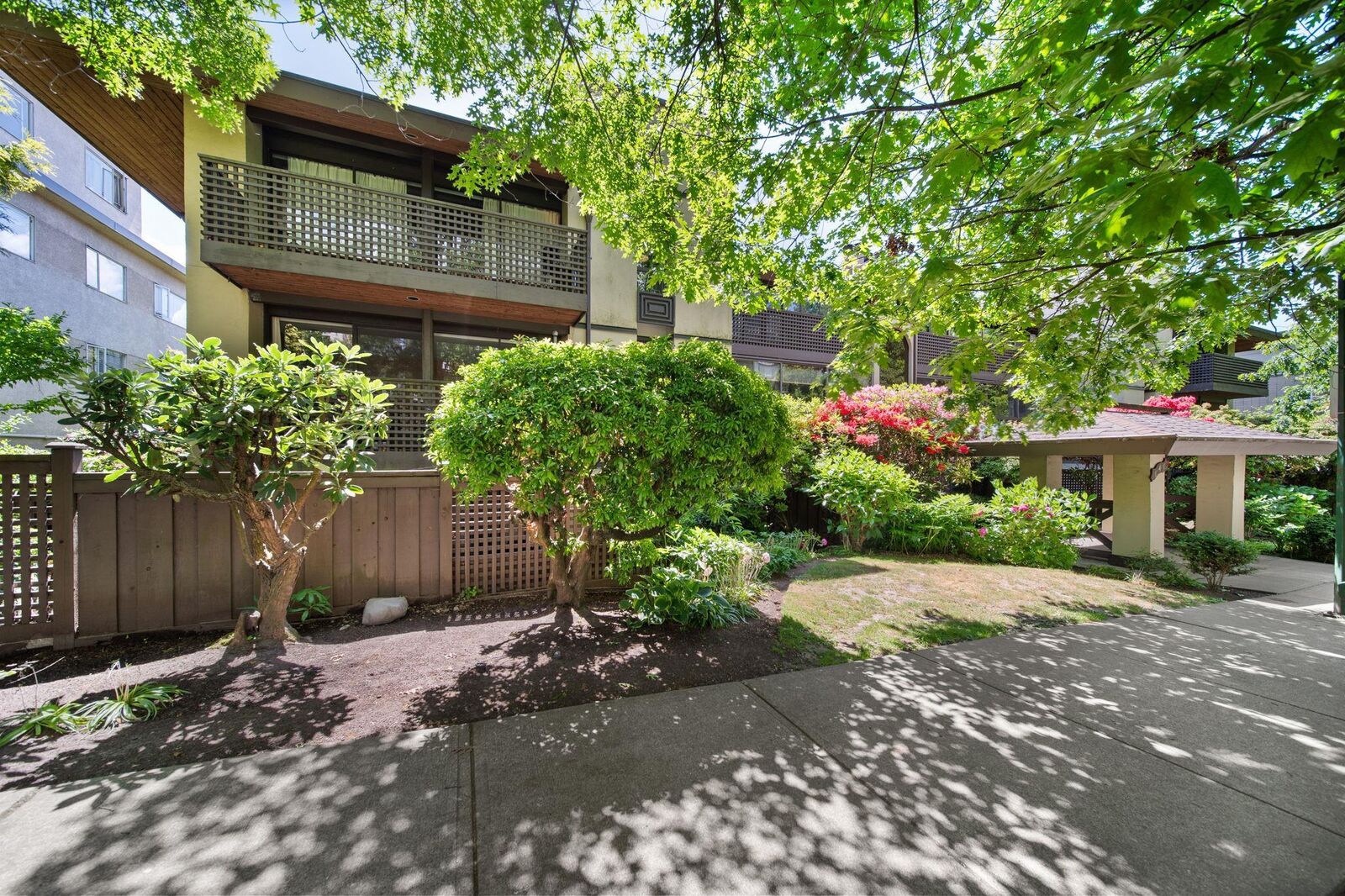 Property Photo:  141 W 13th Street 304  BC V7M 1N5 