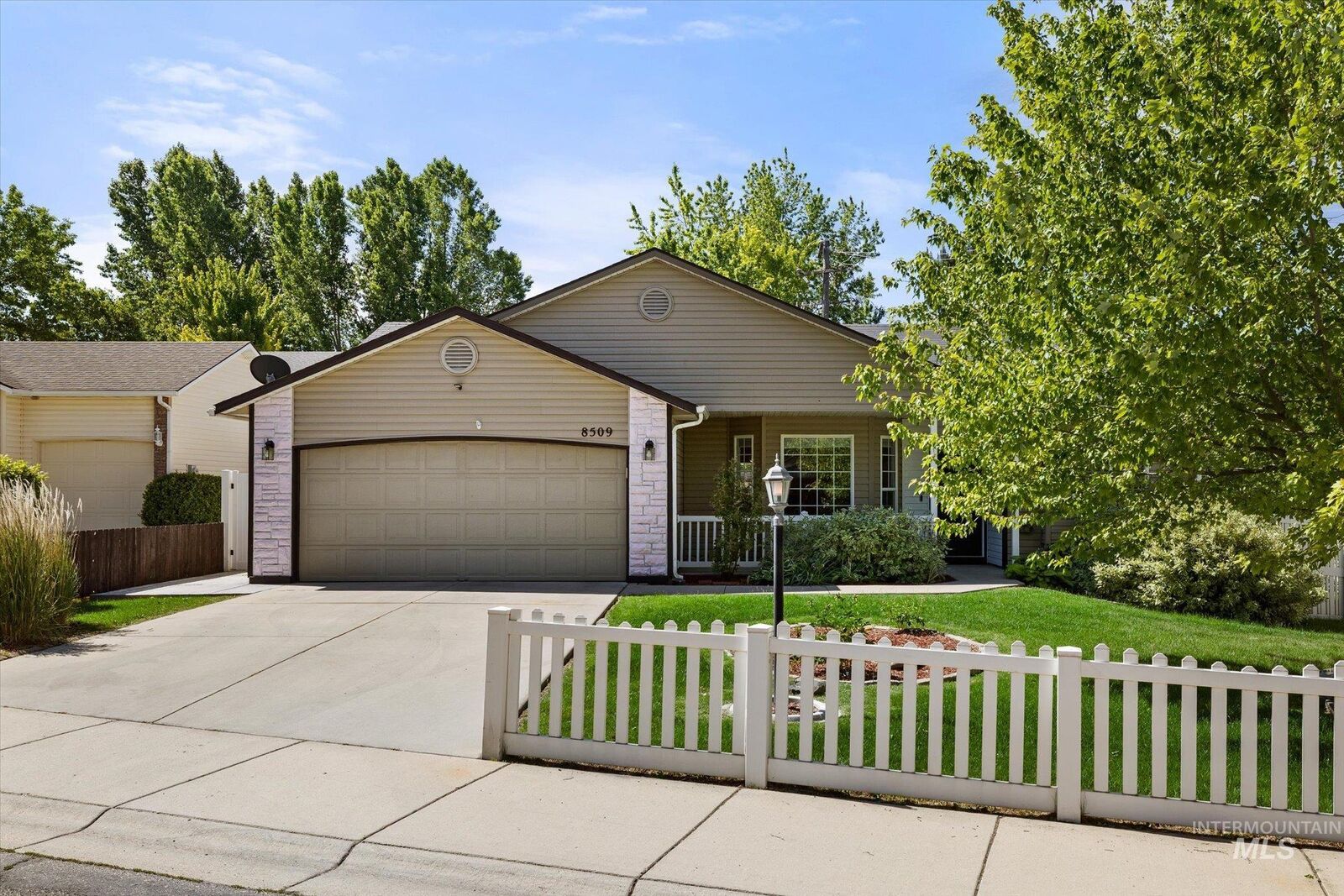 Property Photo: 8509 W Falling Star St ID 83709