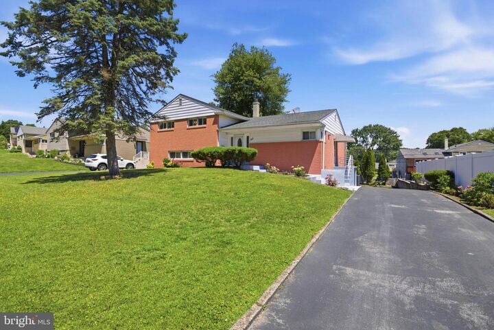 Property Photo:  417 Foster Drive  PA 19064 