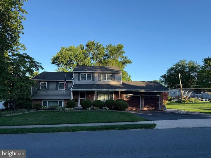 Property Photo:  1842 Longview Drive  PA 17601 