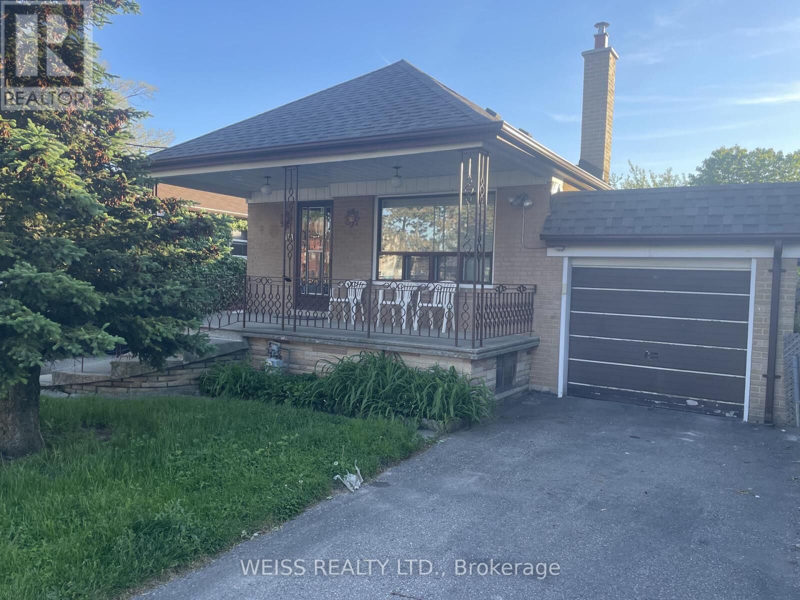 Property Photo: 10 Danesbury Avenue ON M6B 3K7