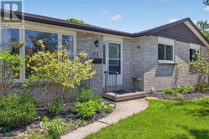 Property Photo:  47 Birch Court  ON K9V 5J3 