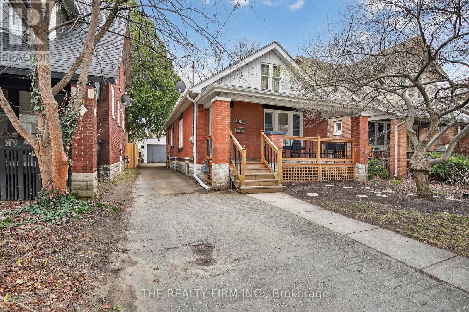 Property Photo: 567 Rosedale Street ON N6B 2C7