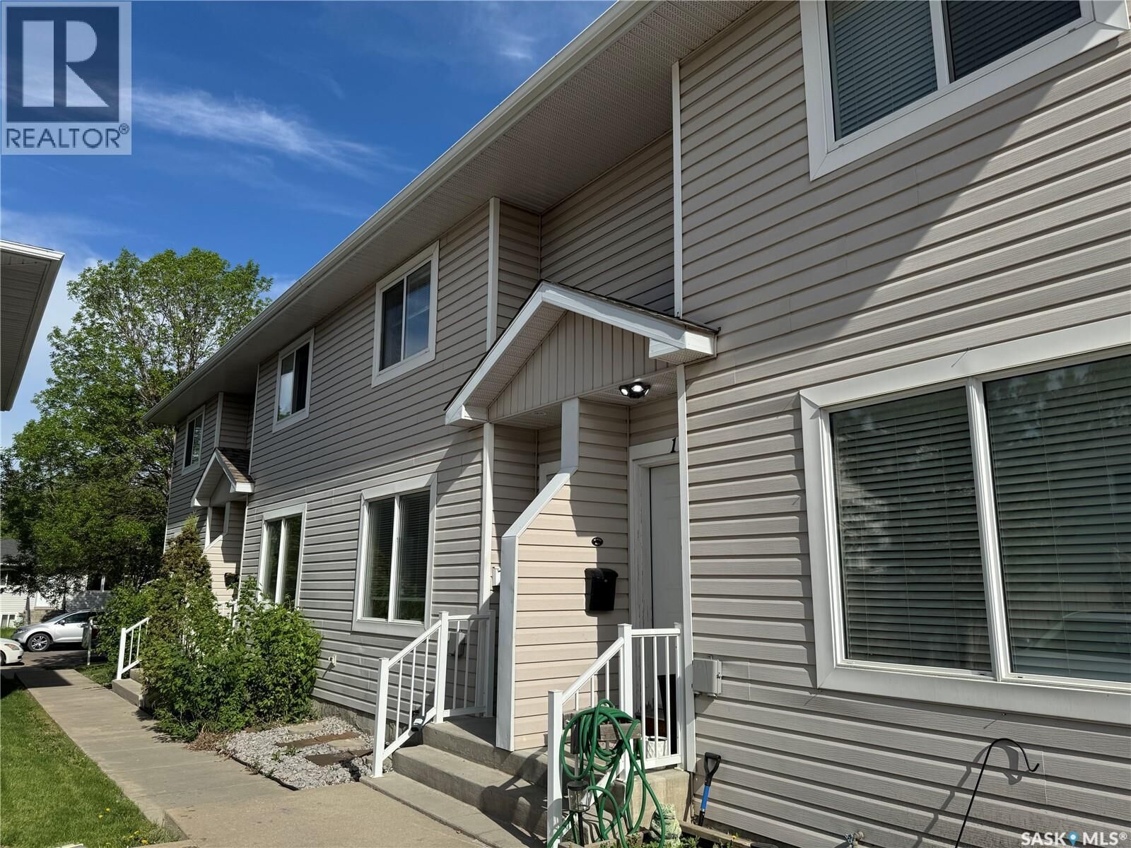 Property Photo:  2 802 K Avenue N  SK S7L 2N1 