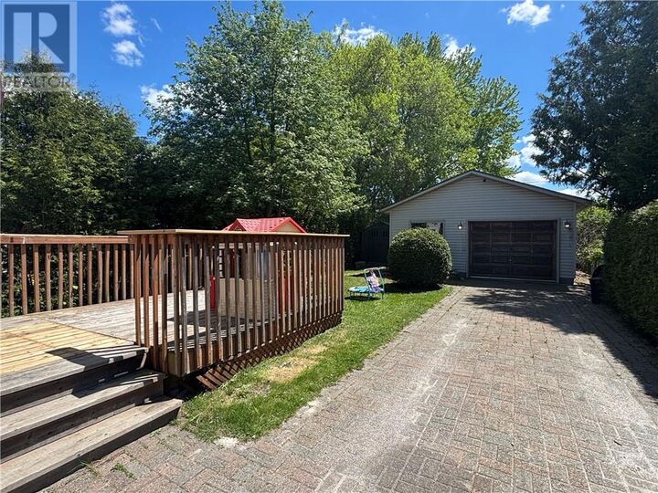 Property Photo: 391 Queen Street ON P3B 2K5