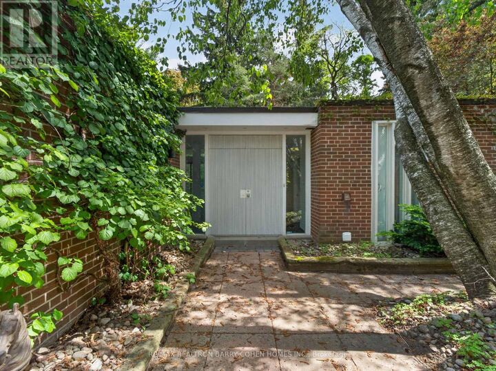 Property Photo: 21 Tudor Gate ON M2L 1N3