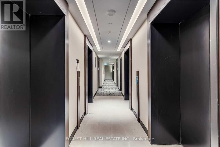 Property Photo:  2221 Yonge Street 5305  ON M4S 2B4 
