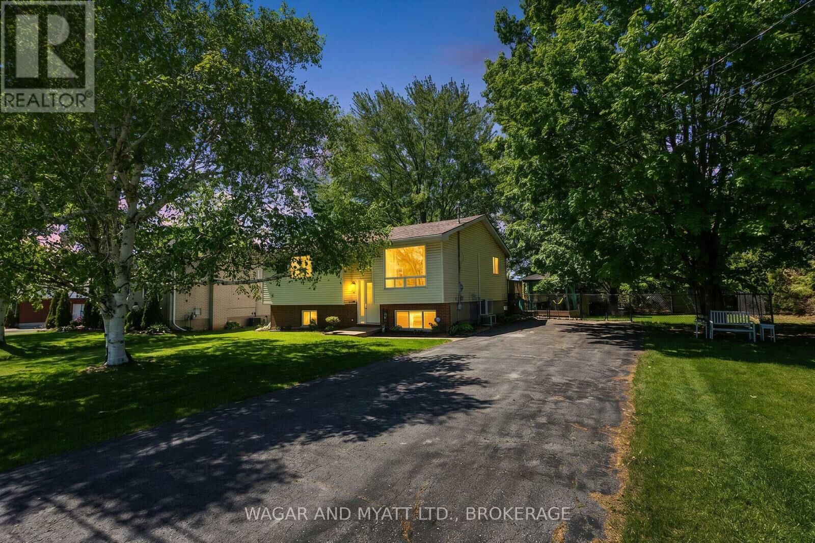Property Photo:  39 Riverview Drive  ON K7R 3A1 
