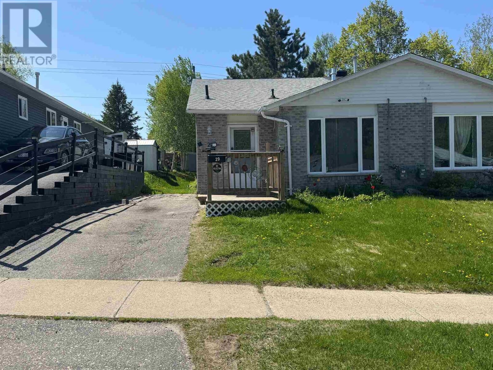 Property Photo: 29 Colwill Dr ON P5A 2Z6