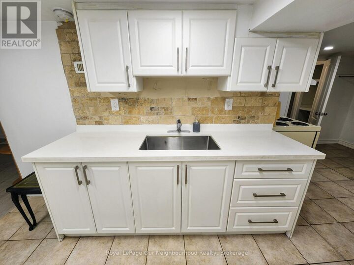 Property Photo: 225 Fourth Avenue Lower ON L1H 3L6